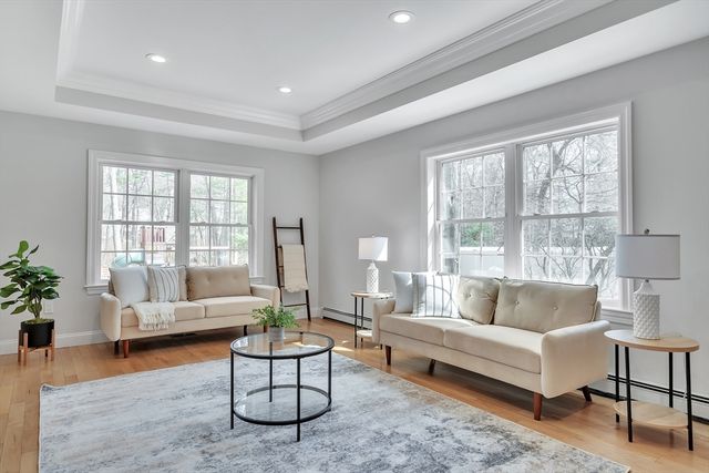 10 Moss St, Burlington, MA 01803