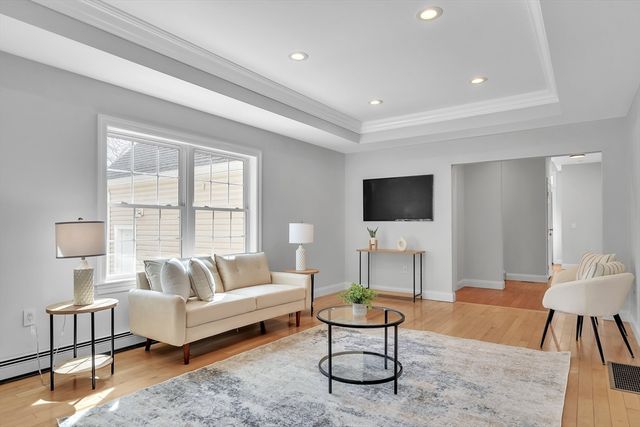 10 Moss St, Burlington, MA 01803