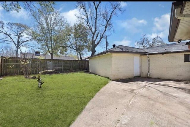 11807 Stroud Drive, Houston, TX 77072