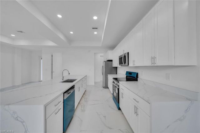 2805 26th ST SW, Lehigh Acres, FL 33976