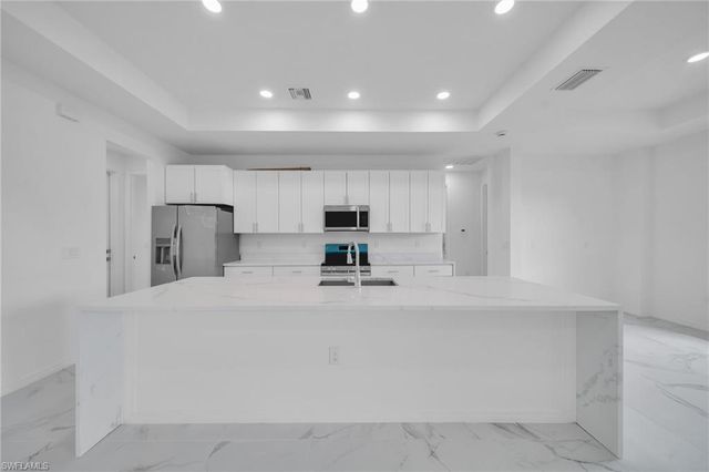 2805 26th ST SW, Lehigh Acres, FL 33976