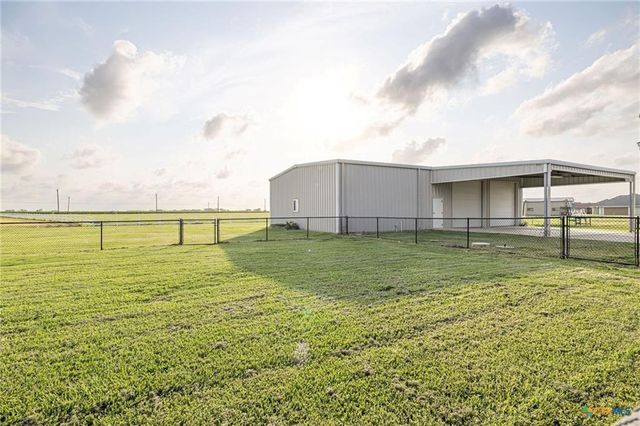 45 Blue Heron Drive N, Port Lavaca, TX 77979