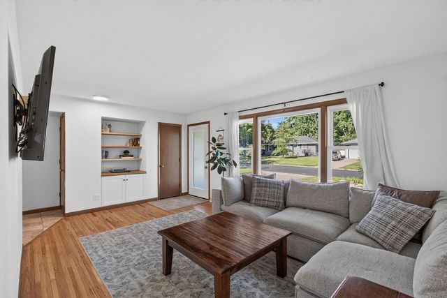 5948 Cavell Avenue N, New Hope, MN 55428