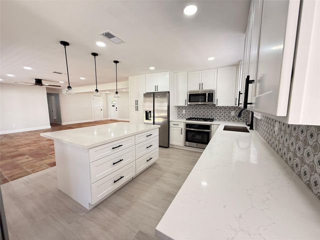 5810 Cheena Drive, Houston, TX 77096