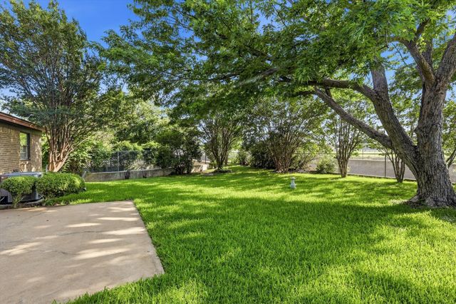 6325 Stardust Drive, Watauga, TX 76148
