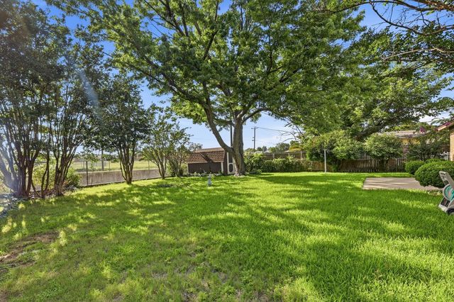 6325 Stardust Drive, Watauga, TX 76148