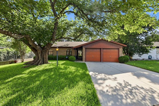 6325 Stardust Drive, Watauga, TX 76148