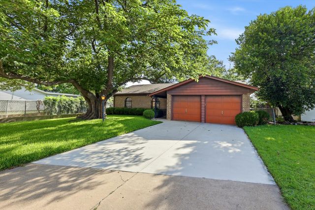 6325 Stardust Drive, Watauga, TX 76148