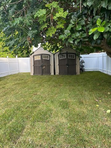 740 NW 178th Ter, Miami Gardens, FL 33169