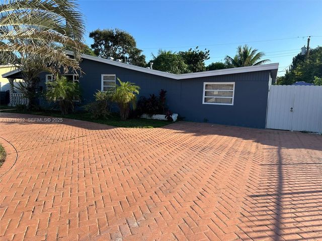 740 NW 178th Ter, Miami Gardens, FL 33169