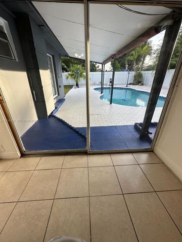 740 NW 178th Ter, Miami Gardens, FL 33169