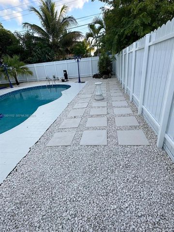 740 NW 178th Ter, Miami Gardens, FL 33169