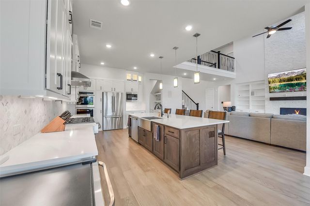 10410 Fountain Shore Drive, Missouri City, TX 77459