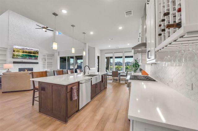 10410 Fountain Shore Drive, Missouri City, TX 77459