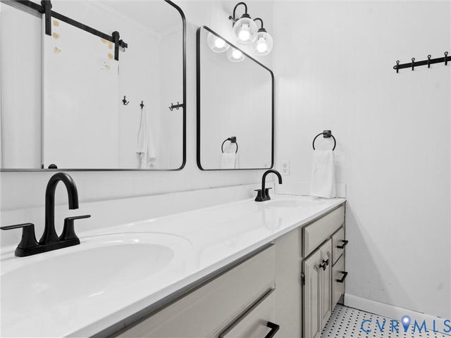 11611 E Briar Patch Dr, Midlothian, VA 23113