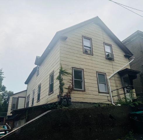 3 Lynn St 1, Fitchburg, MA 01420