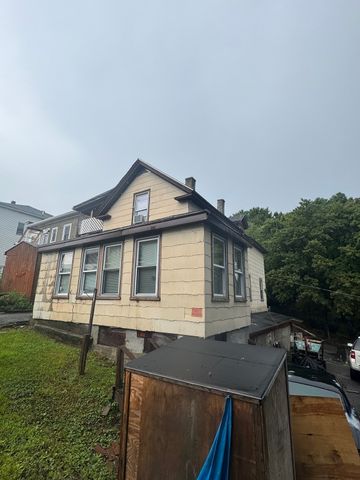 3 Lynn St 1, Fitchburg, MA 01420