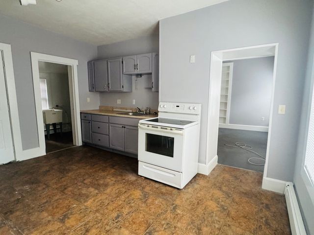 3 Lynn St 1, Fitchburg, MA 01420