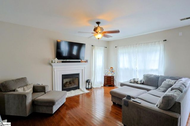 11 Hickory Hollow Court, Greenville, SC 29607