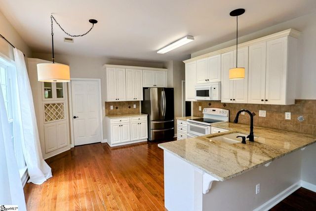 11 Hickory Hollow Court, Greenville, SC 29607