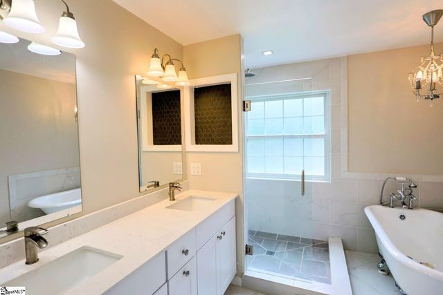 11 Hickory Hollow Court, Greenville, SC 29607