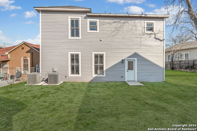 918 Dawson St, San Antonio, TX 78202