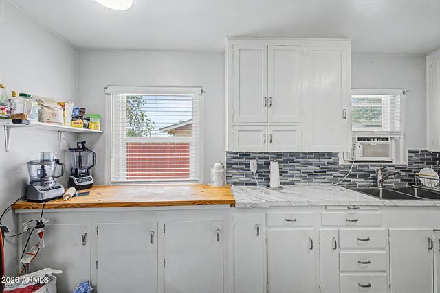 326 W PINKLEY Avenue, Coolidge, AZ 85128