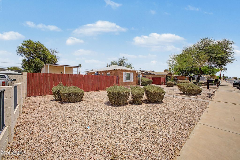 326 W PINKLEY Avenue, Coolidge, AZ 85128 — photo 5
