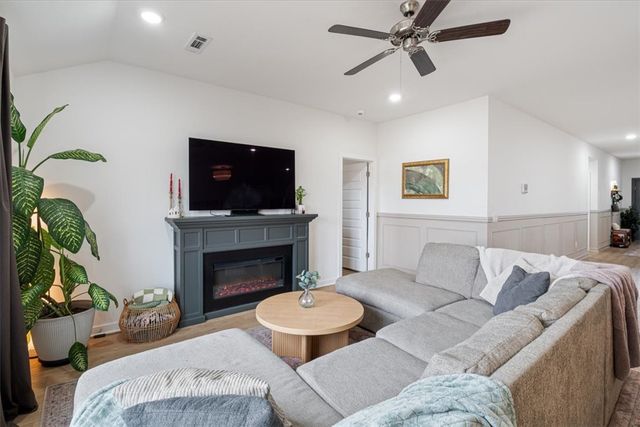 2590 N Snowball Drive, Fayetteville, AR 72704