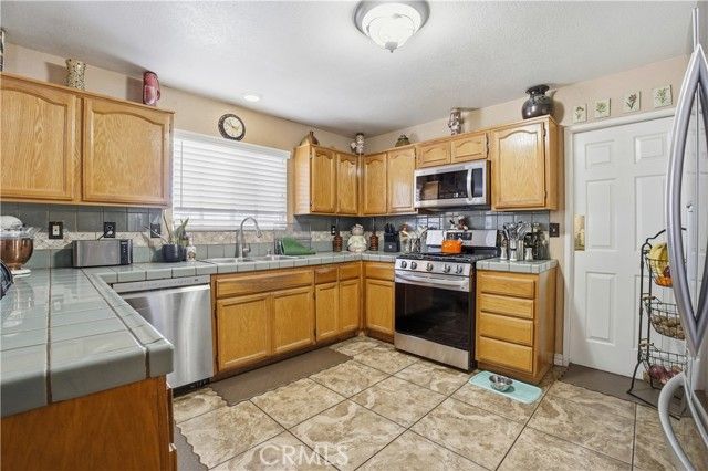 15342 Kearny, Adelanto, CA 92301