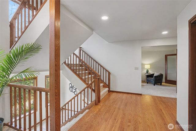 25028 SE Mirrormont Blvd, Issaquah, WA 98027