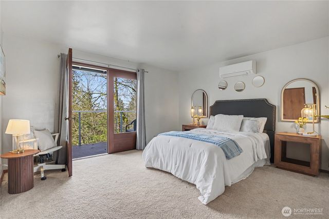 25028 SE Mirrormont Blvd, Issaquah, WA 98027