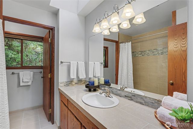 25028 SE Mirrormont Blvd, Issaquah, WA 98027