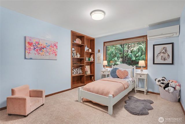 25028 SE Mirrormont Blvd, Issaquah, WA 98027