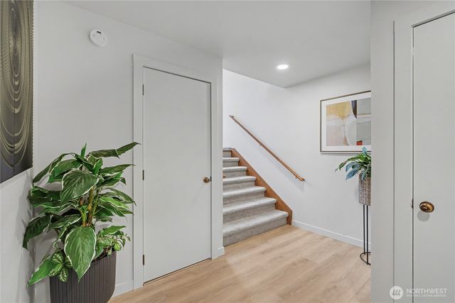 25028 SE Mirrormont Blvd, Issaquah, WA 98027