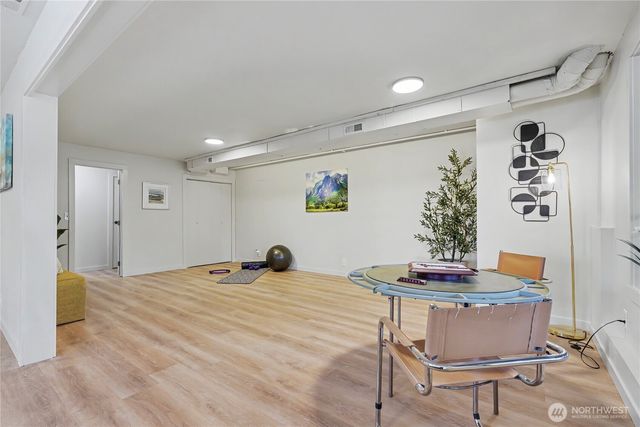 25028 SE Mirrormont Blvd, Issaquah, WA 98027