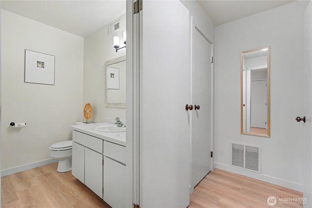 25028 SE Mirrormont Blvd, Issaquah, WA 98027