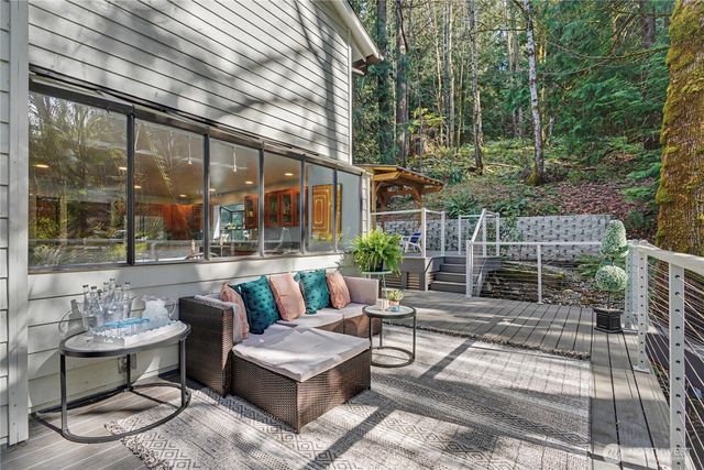 25028 SE Mirrormont Blvd, Issaquah, WA 98027