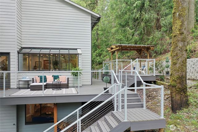 25028 SE Mirrormont Blvd, Issaquah, WA 98027