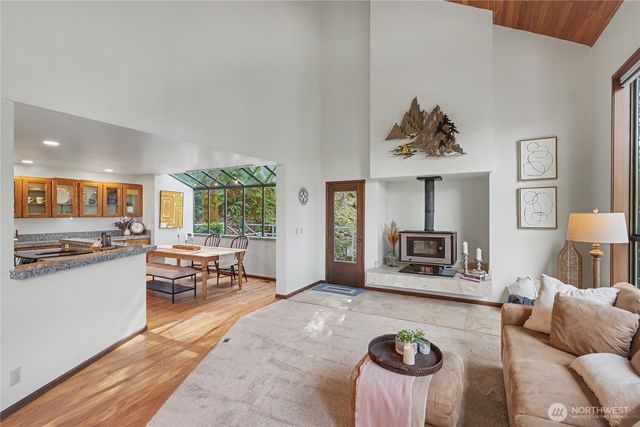 25028 SE Mirrormont Blvd, Issaquah, WA 98027