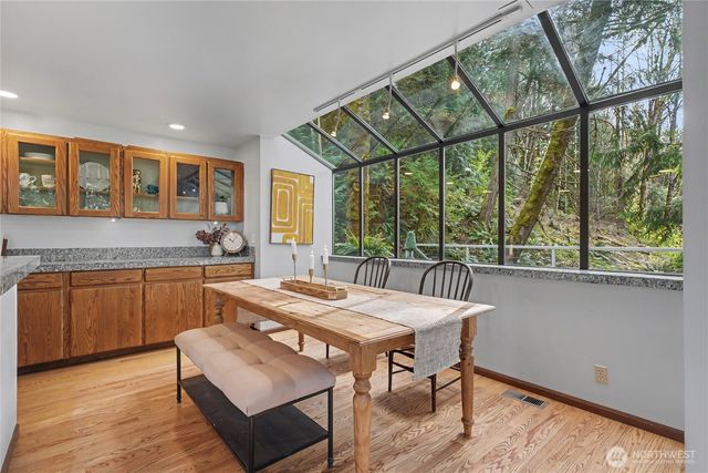 25028 SE Mirrormont Blvd, Issaquah, WA 98027