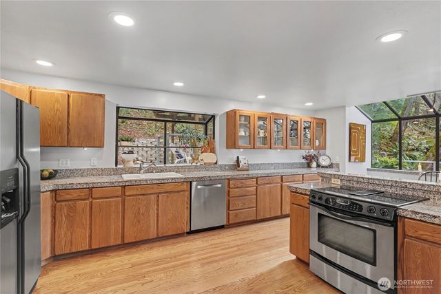 25028 SE Mirrormont Blvd, Issaquah, WA 98027