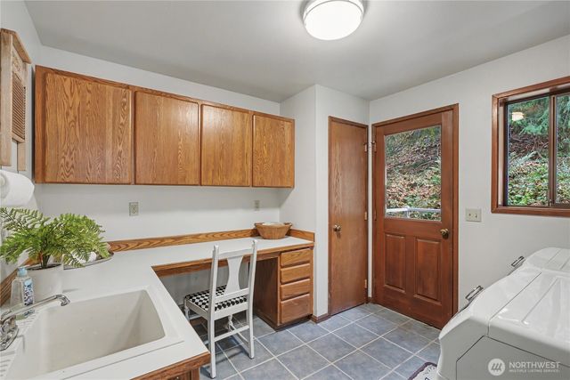 25028 SE Mirrormont Blvd, Issaquah, WA 98027