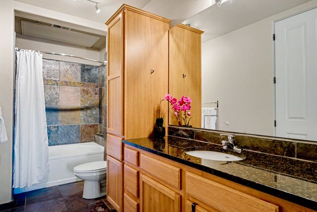 1405 Vegas Verdes Drive 231, Santa Fe, NM 87507