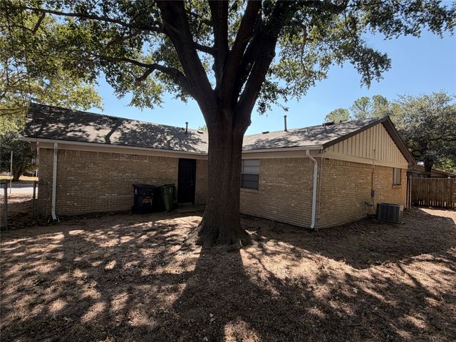 2510 S Fielder Road, Arlington, TX 76015