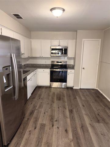 2510 S Fielder Road, Arlington, TX 76015