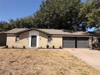 2510 S Fielder Road, Arlington, TX 76015