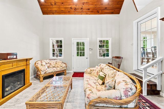 170 Rocky Hill Rd, Rehoboth, MA 02769