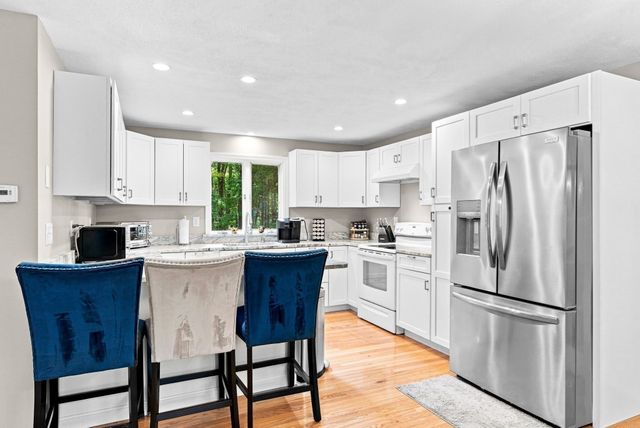 170 Rocky Hill Rd, Rehoboth, MA 02769