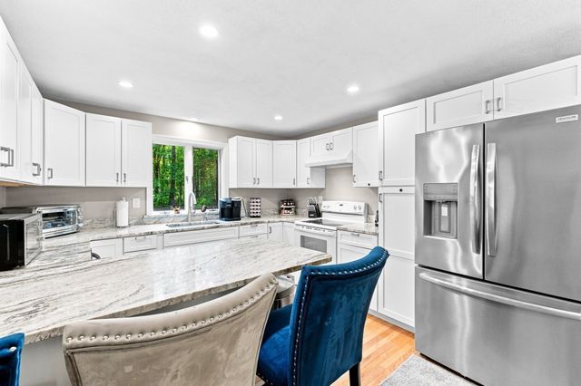 170 Rocky Hill Rd, Rehoboth, MA 02769